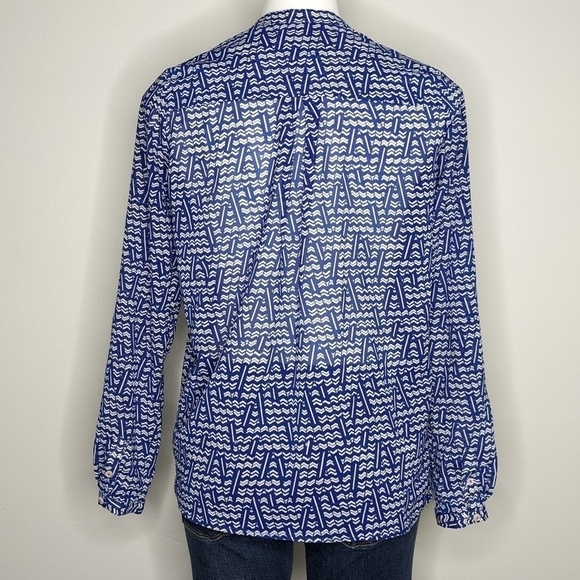 ✨3/$15  Anthro HD in Paris blue white abstract chevron blouse 2 - Picture 5 of 8